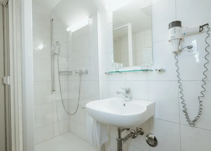 Parkhotel Schwert - Self-check-in 3* Weesen